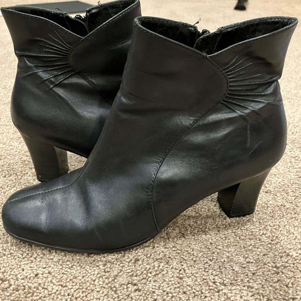 Elegant Black Ankle Boots